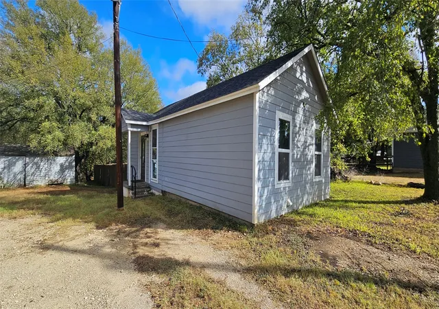 Photo 3 of Single family home for sale at 508 Gathings Ave, Covington, TX 76636 | MLS# 21096611 | Listing updated on 2026-09-01