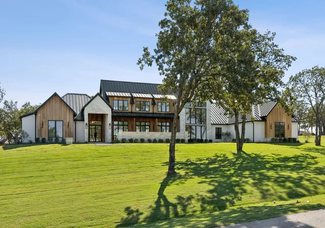 2nd image of 200 Dan Russell Bnd, Weatherford, TX 76087 | MLS# 21096831