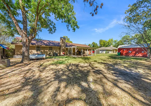 Photo 3 of Single family home for sale at 1075 Oak Ridge Dr, Terrell, TX 75160 | MLS# 21095024 | Listing updated on 2026-10-05