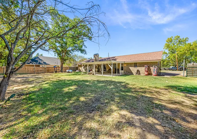 Photo 3 of Single family home for sale at 1075 Oak Ridge Dr, Terrell, TX 75160 | MLS# 21095024 | Listing updated on 2026-10-05