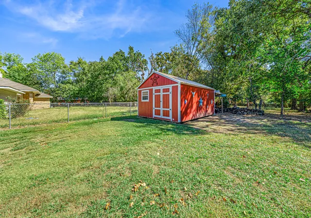 Photo 4 of Single family home for sale at 1075 Oak Ridge Dr, Terrell, TX 75160 | MLS# 21095024 | Listing updated on 2026-10-05