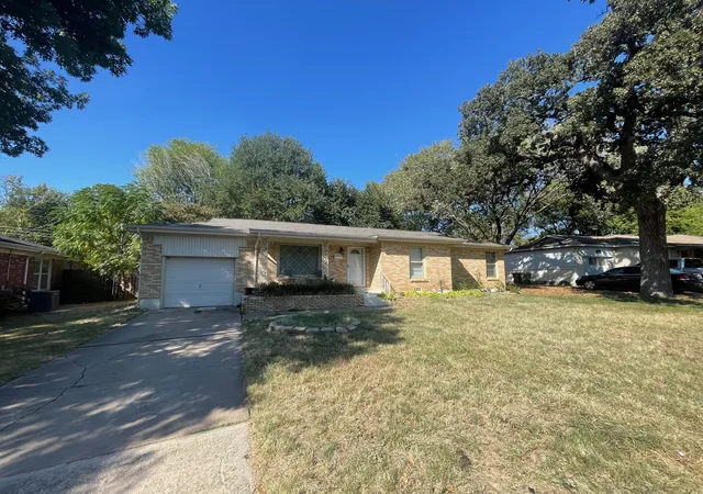 Homes for sale in Bedford, TX | 341 Hurst Dr, Bedford, TX 76022 | MLS# 21097772