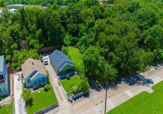 Photo 2 of Sale Pending at 2000 Canyon St, Dallas, TX 75203 | MLS# 21097995 | Listing updated on 2026-09-04
