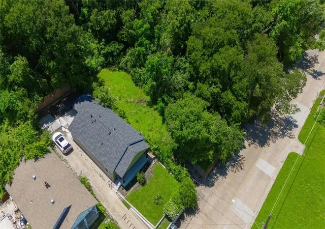 Photo 3 of Sale Pending at 2000 Canyon St, Dallas, TX 75203 | MLS# 21097995 | Listing updated on 2026-09-04