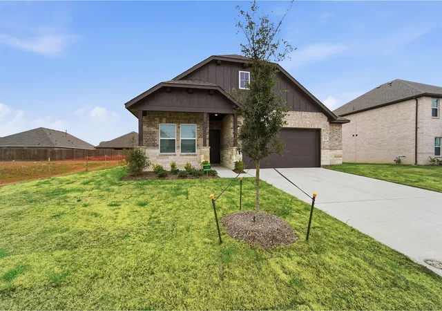 Photo 2 of Single family home for sale at 232 Triple Crown Rd, Waxahachie, TX 75165 | MLS# 21098160 | Listing updated on 2026-08-25