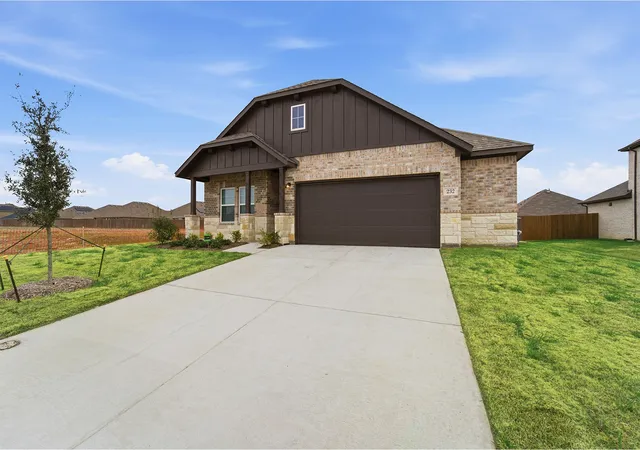 Photo 3 of Single family home for sale at 232 Triple Crown Rd, Waxahachie, TX 75165 | MLS# 21098160 | Listing updated on 2026-08-25