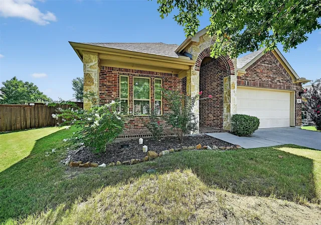 Photo 3 of Single family home for sale at 405 Roger Graves Cir, Mc Kinney, TX 75072 | MLS# 21098403 | Listing updated on 2026-08-26