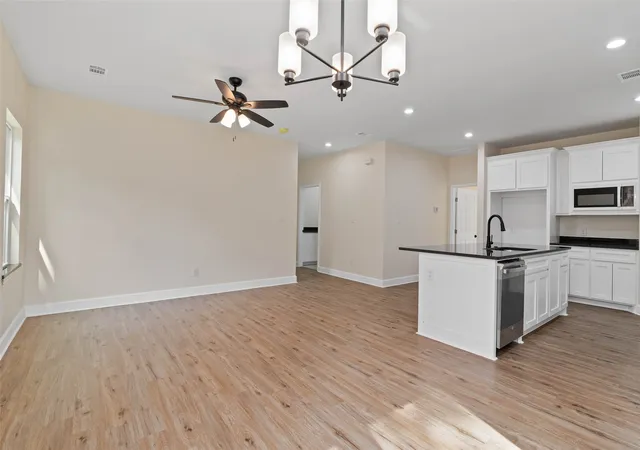 Photo 3 of Sale Pending at 1522 Harris St, Gainesville, TX 76240 | MLS# 21098799 | Listing updated on 2026-07-23