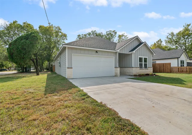 Photo 4 of Sale Pending at 1522 Harris St, Gainesville, TX 76240 | MLS# 21098799 | Listing updated on 2026-07-23