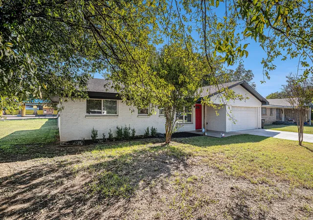 Single family home for sale at 807 Poindexter Ave, Cleburne, TX 76033 | MLS# 21096741