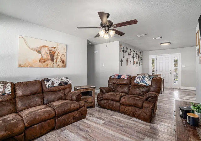 Photo 3 of Single family home for sale at 807 Poindexter Ave, Cleburne, TX 76033 | MLS# 21096741 | Listing updated on 2026-08-28
