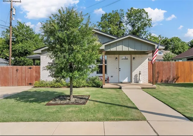 Photo 2 of Single family home for sale at 614 W 3rd St, Mc Gregor, TX 76657 | MLS# 21076371 | Listing updated on 2026-08-28