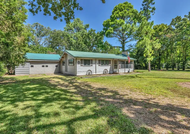 Homes for sale in Tool, TX | 733 Cedarcrest Dr, Tool, TX 75143 | MLS# 21098713