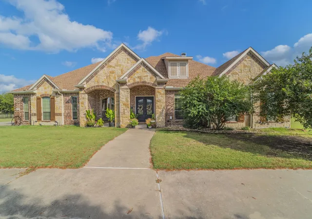Photo 2 of Single family home for sale at 5229 Horseshoe Ln, Royse City, TX 75189 | MLS# 21099760 | Listing updated on 2026-07-15