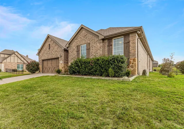 Photo 4 of Sale Pending at 2604 Sunset Bay Ln, Nevada, TX 75173 | MLS# 21099807 | Listing updated on 2026-07-15