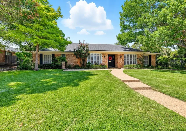 3rd image of 3904 Stonehenge Rd, Fort Worth, TX 76109 | MLS# 21100302