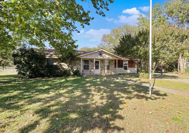 Homes for sale in Paradise, TX | 104 N Mimosa St, Paradise, TX 76073 | MLS# 21100750