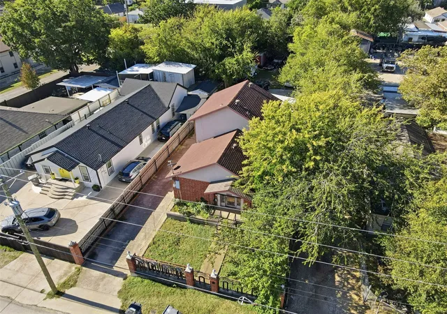 Photo 3 of Single family home for sale at 4611 Sylvester St, Dallas, TX 75219 | MLS# 21100731 | Listing updated on 2026-09-18