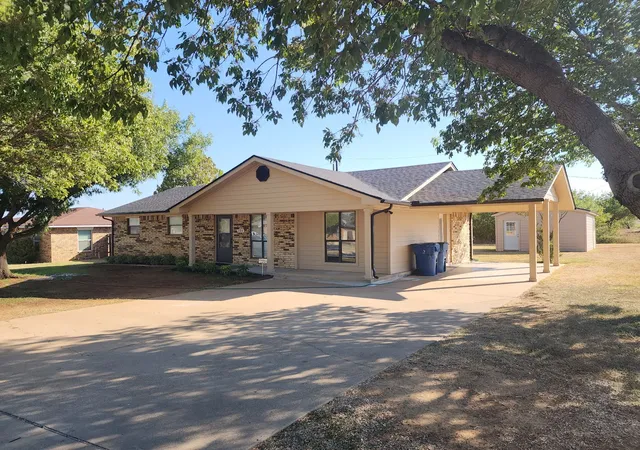 Homes for sale in Breckenridge, TX | 200 Pembrook Dr, Breckenridge, TX 76424 | MLS# 21101121