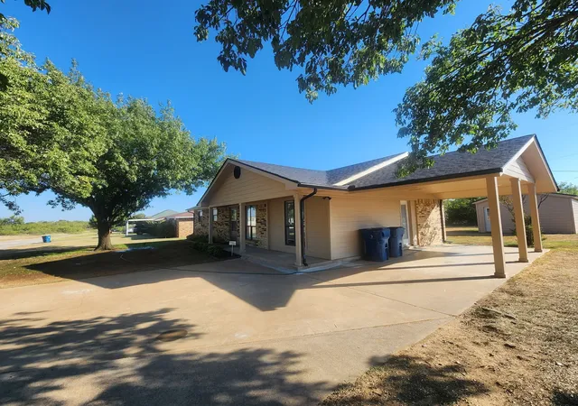 Homes for sale in Breckenridge, TX | 200 Pembrook Dr, Breckenridge, TX 76424 | MLS# 21101121