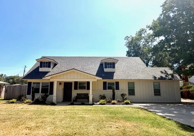Photo 1 of Single family home for sale at 3276 Cleveland St, Paris, TX 75460 | MLS# 21101240 | Listing updated on 2026-08-18