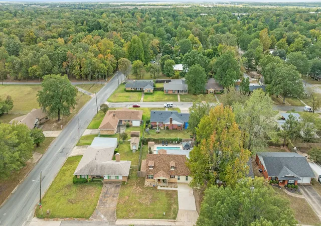 Photo 2 of Single family home for sale at 3276 Cleveland St, Paris, TX 75460 | MLS# 21101240 | Listing updated on 2026-08-18