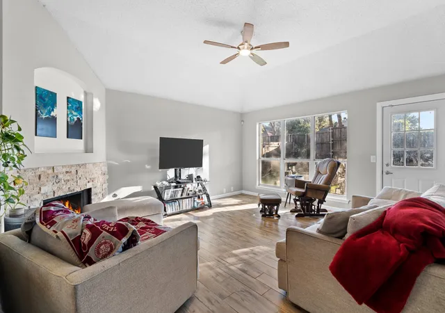 Photo 3 of Single family home for sale at 2700 Wandering Oak Dr, Corinth, TX 76208 | MLS# 21101650 | Listing updated on 2026-08-30