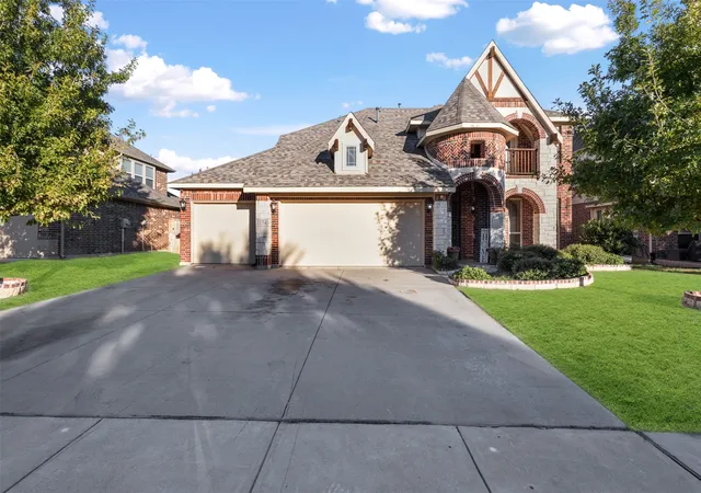 Photo 2 of Sale Pending at 1174 Spring Cress Dr, Burleson, TX 76028 | MLS# 21099094 | Listing updated on 2026-09-29