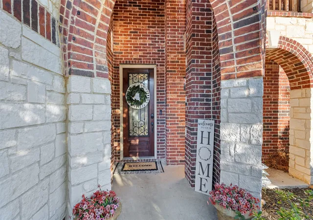 Photo 3 of Sale Pending at 1174 Spring Cress Dr, Burleson, TX 76028 | MLS# 21099094 | Listing updated on 2026-09-29