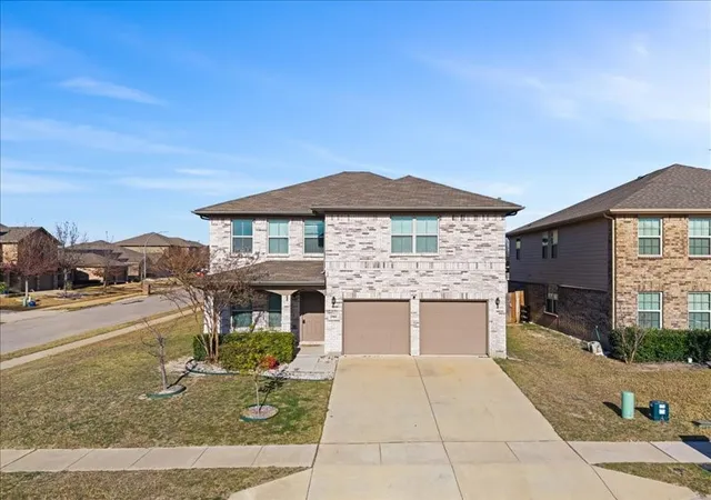 Photo 1 of Sale Pending at 2901 Coyote Canyon Trl, Fort Worth, TX 76108 | MLS# 21101737 | Listing updated on 2026-07-20