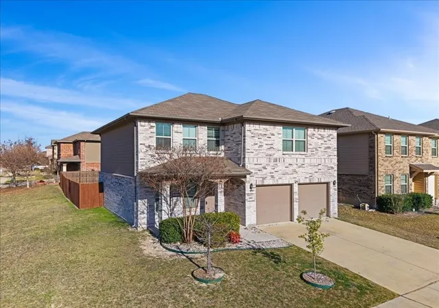 Photo 2 of Sale Pending at 2901 Coyote Canyon Trl, Fort Worth, TX 76108 | MLS# 21101737 | Listing updated on 2026-07-20