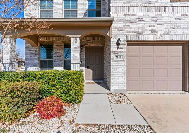 Photo 3 of Sale Pending at 2901 Coyote Canyon Trl, Fort Worth, TX 76108 | MLS# 21101737 | Listing updated on 2026-07-20