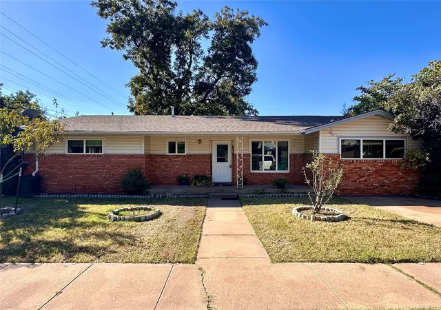 Photo 1 of Single family home for sale at 107 N Arkansas St, Seymour, TX 76380 | MLS# 21101900 | Listing updated on 2026-09-28
