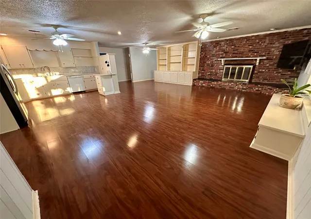 Photo 3 of Single family home for sale at 107 N Arkansas St, Seymour, TX 76380 | MLS# 21101900 | Listing updated on 2026-09-28