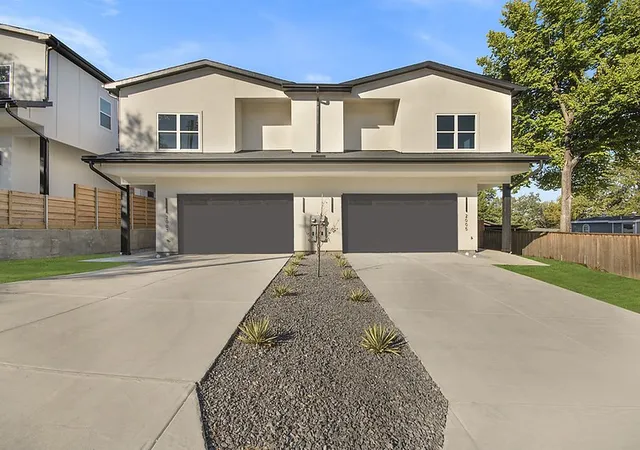 Photo 1 of Single family home for sale at 2003 Hearne Ave, Dallas, TX 75208 | MLS# 21100738 | Listing updated on 2026-08-22