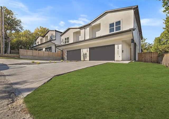 Photo 1 of Single family home for sale at 2005 Hearne Ave, Dallas, TX 75208 | MLS# 21102774 | Listing updated on 2026-08-22