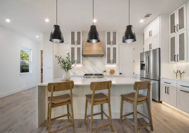 Photo 3 of Single family home for sale at 2005 Hearne Ave, Dallas, TX 75208 | MLS# 21102774 | Listing updated on 2026-08-22