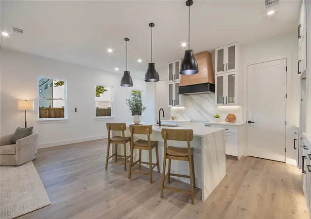 Photo 3 of Single family home for sale at 2005 Hearne Ave, Dallas, TX 75208 | MLS# 21102774 | Listing updated on 2026-10-03