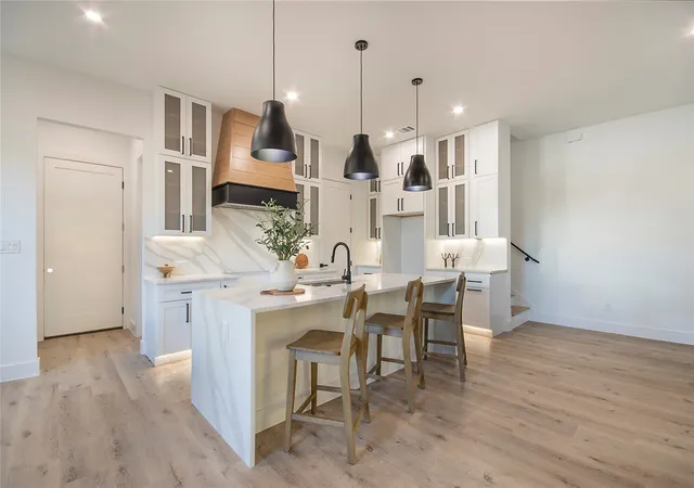 Photo 4 of Single family home for sale at 2005 Hearne Ave, Dallas, TX 75208 | MLS# 21102774 | Listing updated on 2026-10-03