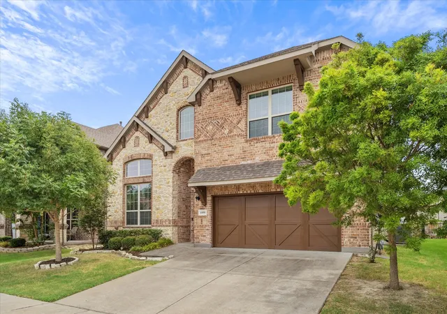 Photo 3 of Single family home for sale at 1555 Sonnet Dr, Forney, TX 75126 | MLS# 21102589 | Listing updated on 2026-08-28