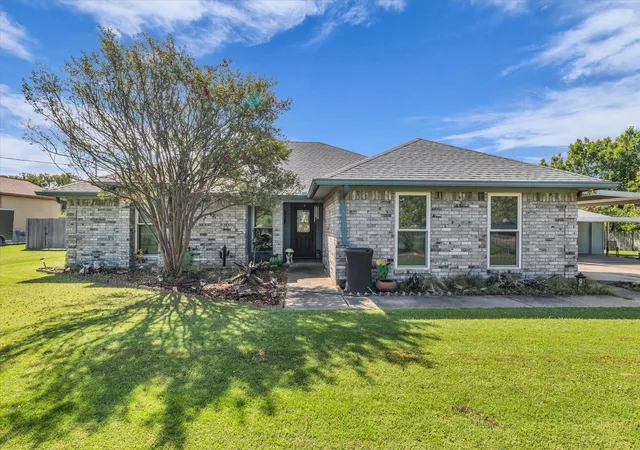 Photo 1 of Sale Pending at 107 Fort Graham Cir, Waco, TX 76705 | MLS# 21102646 | Listing updated on 2026-07-13