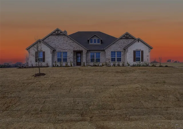 Photo 1 of Sale Pending at 810 Valley Ridge Rd, Van Alstyne, TX 75495 | MLS# 21102268 | Listing updated on 2026-07-27