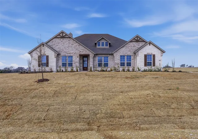 Photo 3 of Sale Pending at 810 Valley Ridge Rd, Van Alstyne, TX 75495 | MLS# 21102268 | Listing updated on 2026-07-27