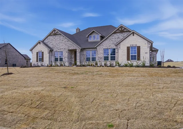 Photo 3 of Sale Pending at 810 Valley Ridge Rd, Van Alstyne, TX 75495 | MLS# 21102268 | Listing updated on 2026-07-27