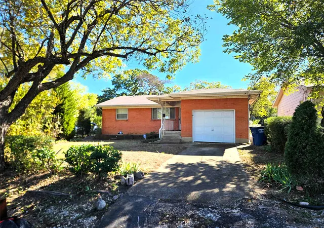 Photo 1 of Sale Pending at 1708 Walmsley Ave, Dallas, TX 75208 | MLS# 21099345 | Listing updated on 2026-07-21