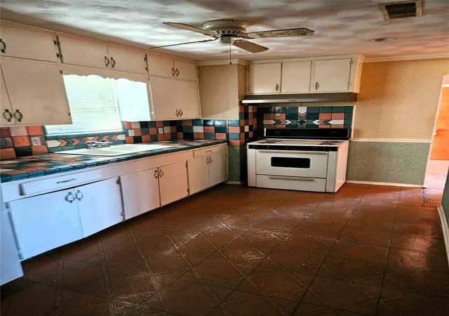 Photo 3 of Sale Pending at 1708 Walmsley Ave, Dallas, TX 75208 | MLS# 21099345 | Listing updated on 2026-07-21
