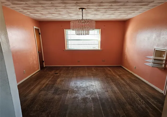 Photo 4 of Sale Pending at 1708 Walmsley Ave, Dallas, TX 75208 | MLS# 21099345 | Listing updated on 2026-07-21
