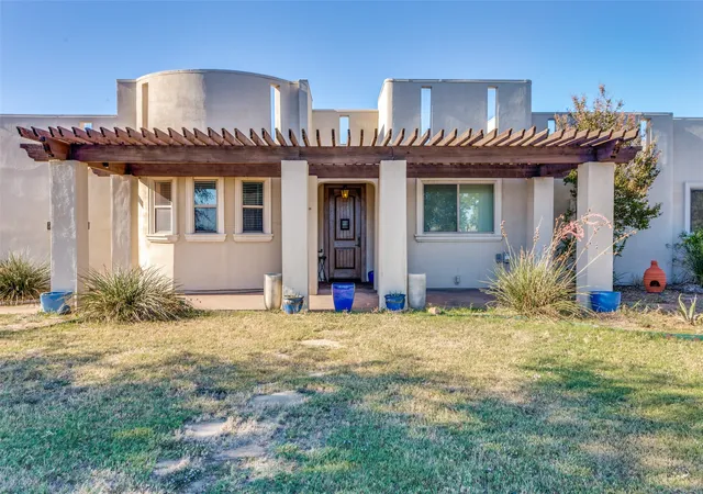 Photo 4 of Single family home for sale at 5040 Wind Hill Ct, Fort Worth, TX 76179 | MLS# 21103219 | Listing updated on 2026-09-15
