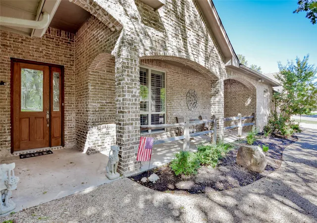Photo 2 of Single family home for sale at 6318 Sonora Dr, Granbury, TX 76049 | MLS# 21102907 | Listing updated on 2026-07-23