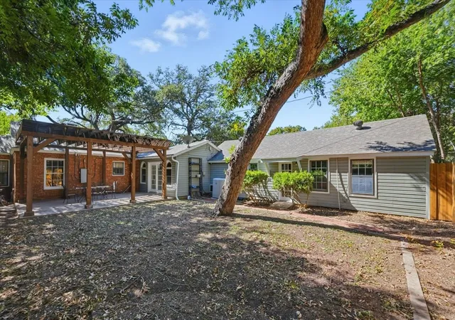 37th image of 4232 Pershing Ave, Fort Worth, TX 76107 | MLS# 21101355